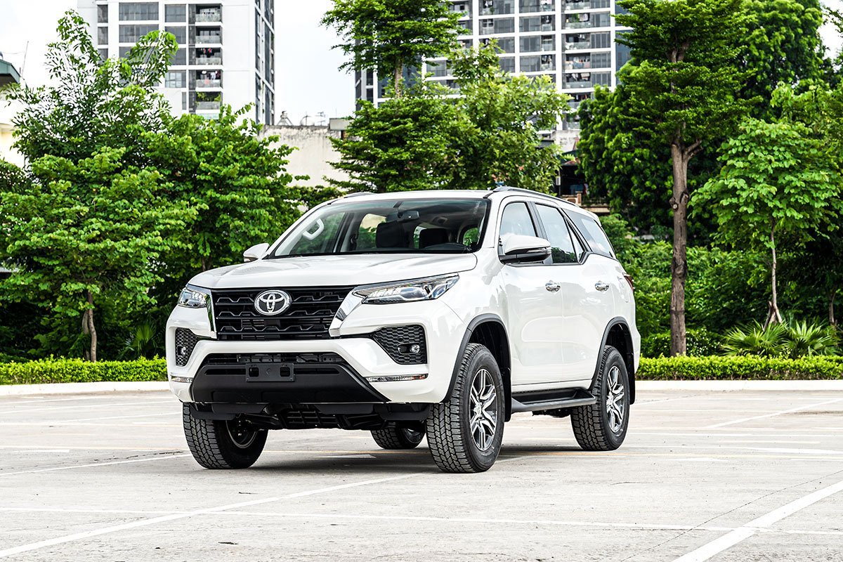 Toyota Fortuner dimensions