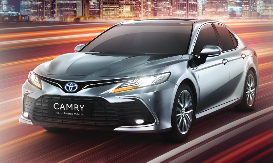2022 Toyota Camry review front three quarters