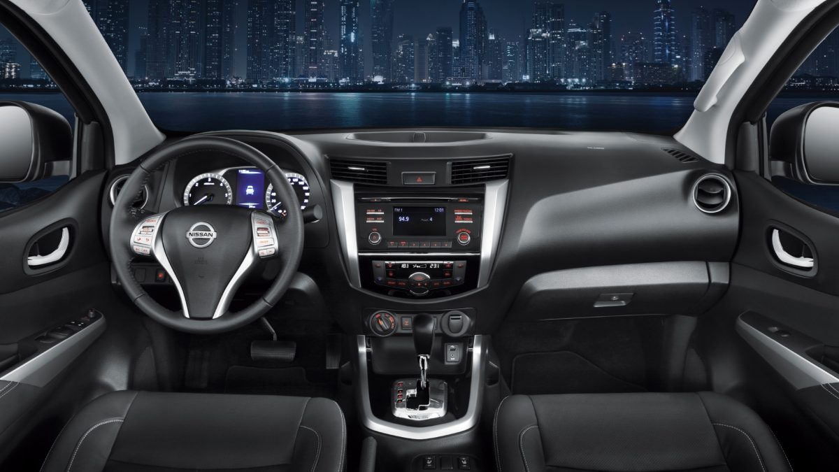 Nissan Navara interior