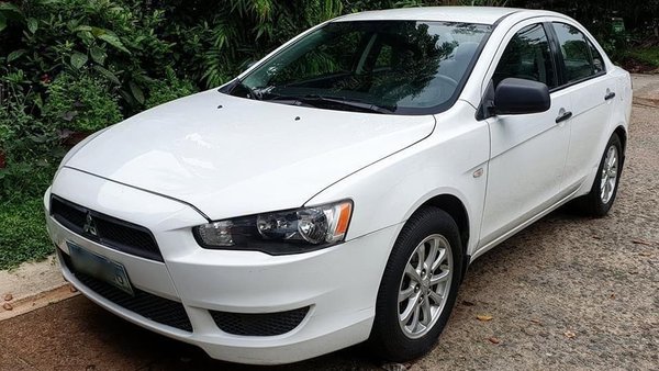 Mitsubishi Lancer White